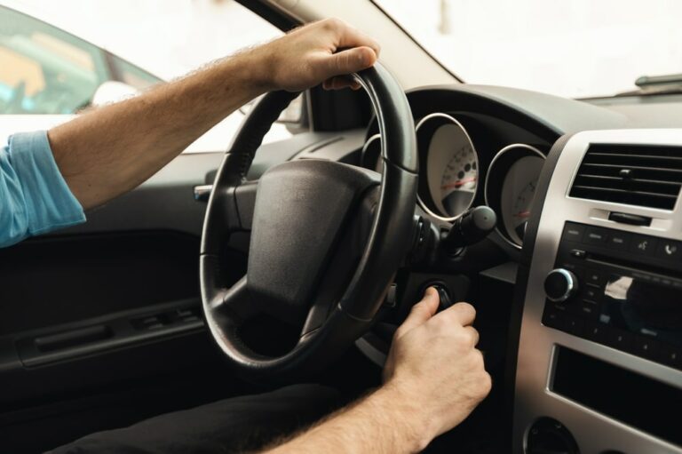 Comment redémarrer une voiture qui n